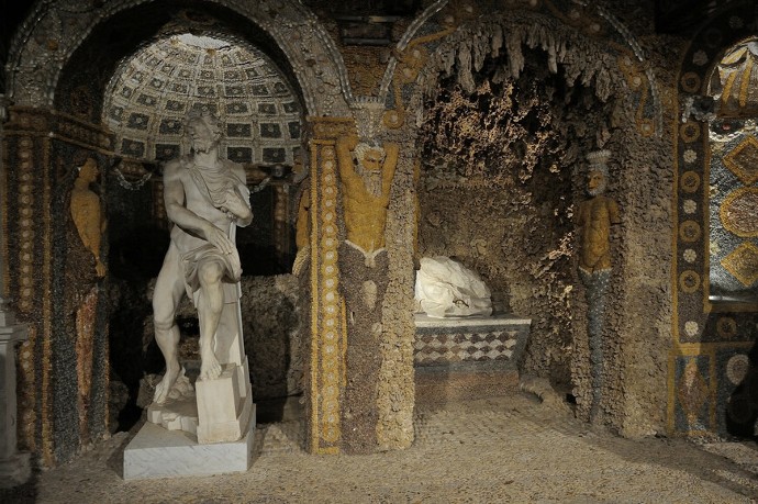 Les deux niches principales de la grotte