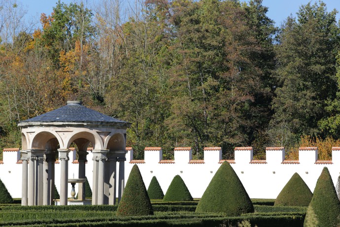 Le jardin de verdure avec ses ifs en topiaire