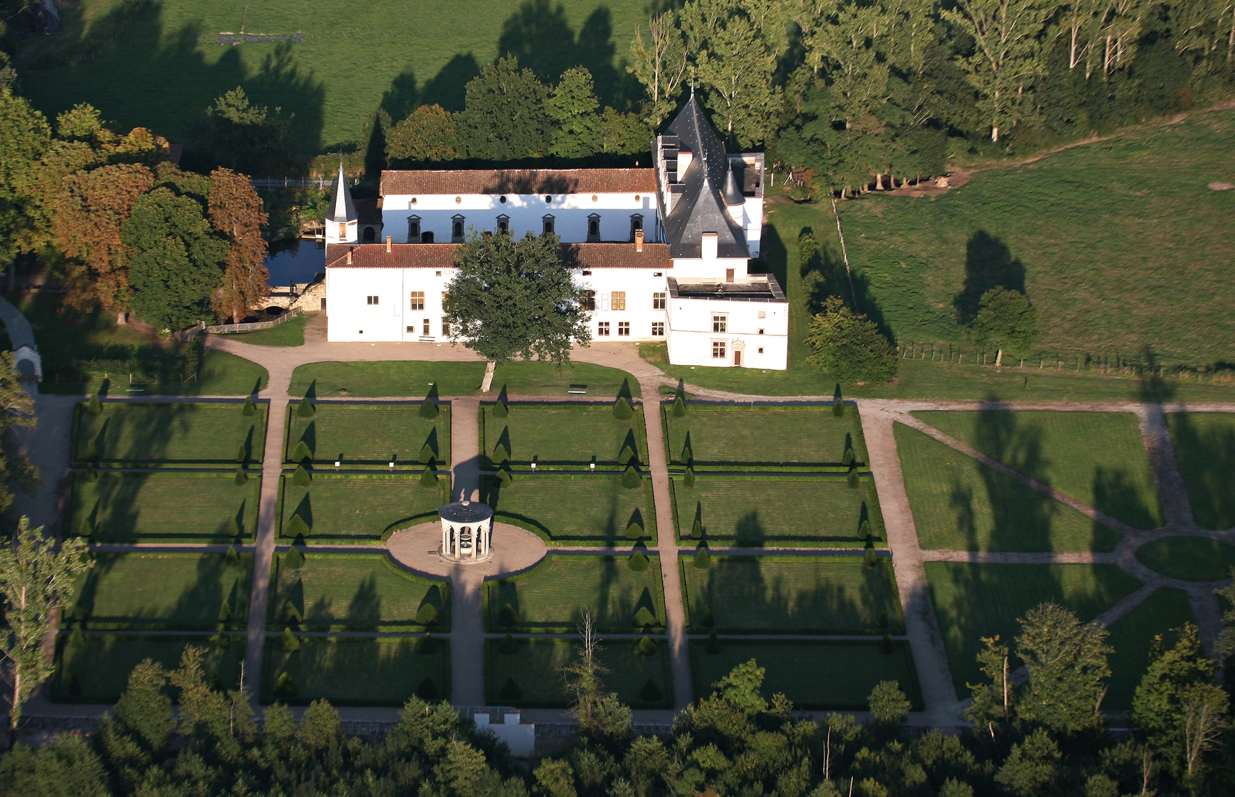 batie vue aerienne© Département de la Loire