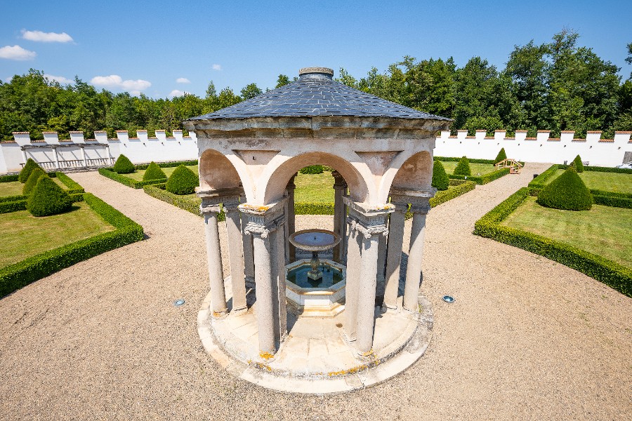 La gloriette abritant la fontaine © Département de la Loire - Elyas Saens