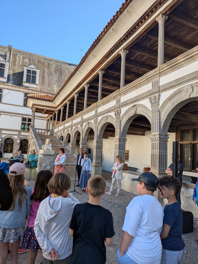 Restitution du projet "la classe, l'œuvre!" par les élèves de l'école de Mornand en Forez