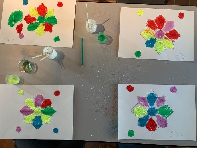 Quelques œuvres réalisées lors de l'atelier rocaille pour les scolaires