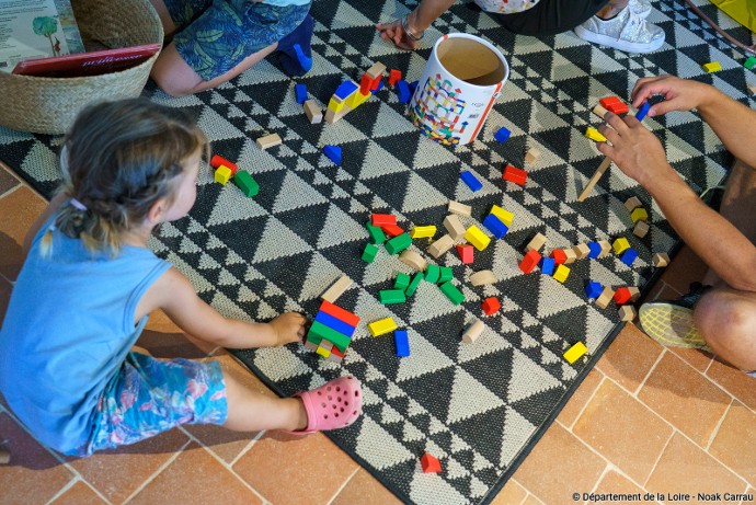 Jeux en bois en famille