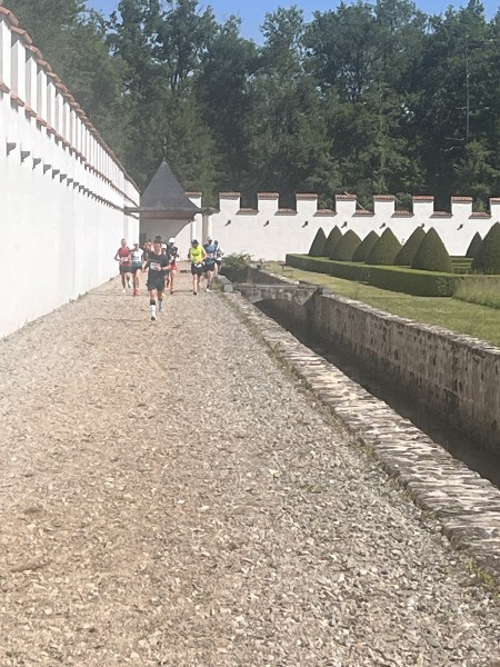 Marathoniens dans les jardins