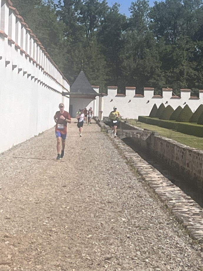 Marathoniens dans les jardins