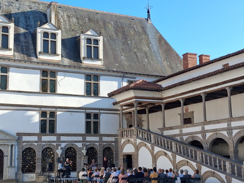 Concert " A bout de souffle" dans l'écrin de la cour d'honneur de la Bâtie d'Urfé