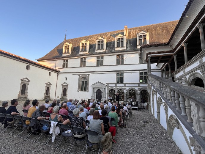 Concert " A bout de souffle" dans l'écrin de la cour d'honneur de la Bâtie d'Urfé
